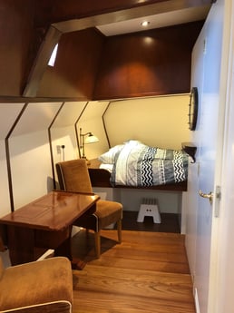 1e slaapkamer met tweepersoonsbed