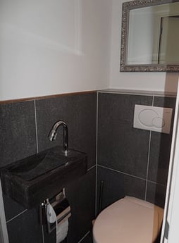 Apart toilet