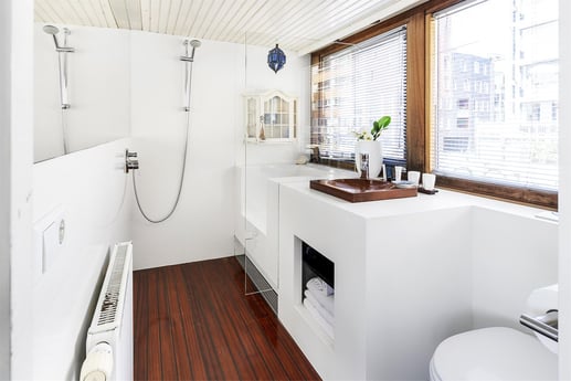 Towels included.