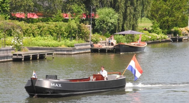 Eén van de boten die te huur zijn