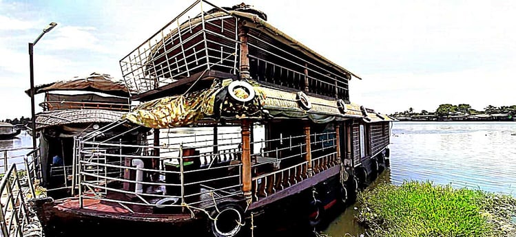 Exterior del segundo barco