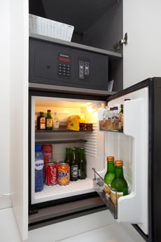 minibar y caja fuerte