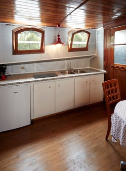 kitchen with appliances