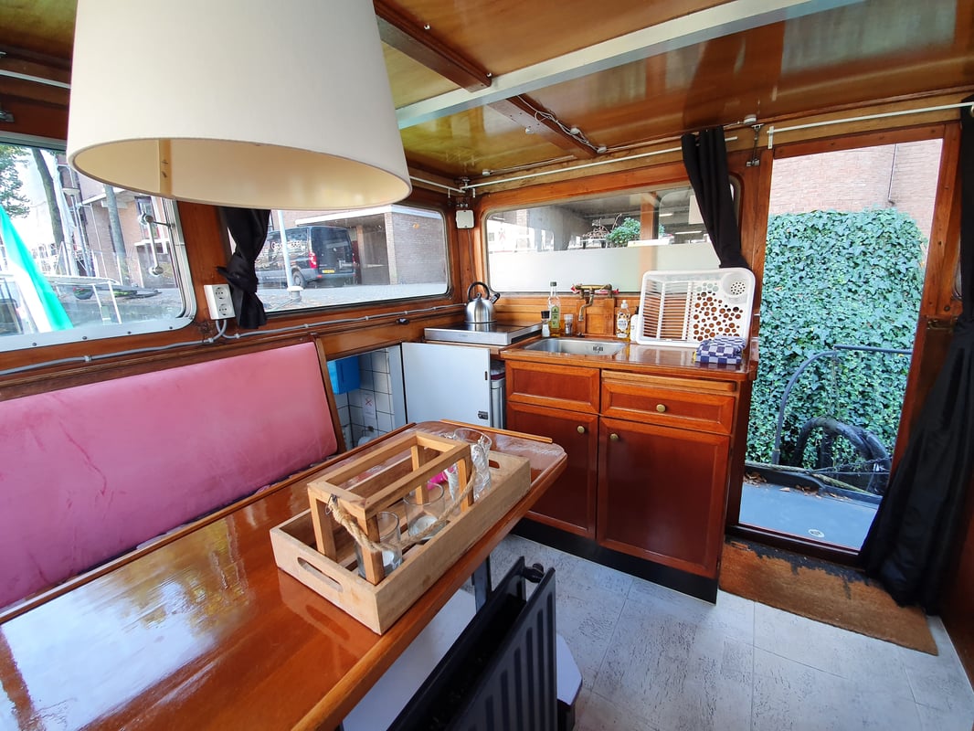 Houseboat Rotterdam Captain's Apartment