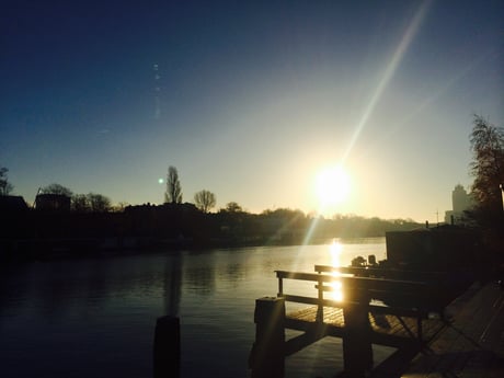 Lever du soleil sur la rivière Amstel