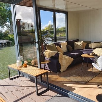 View from the front-deck looking into the livingroom