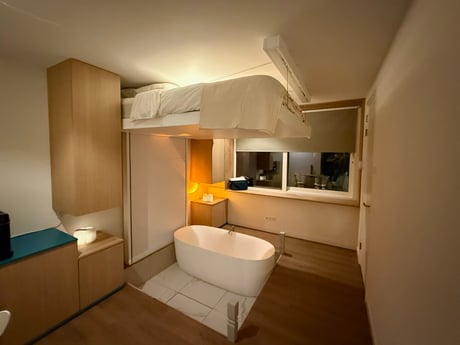 Bed and Jacuzzi Left Side Shoot