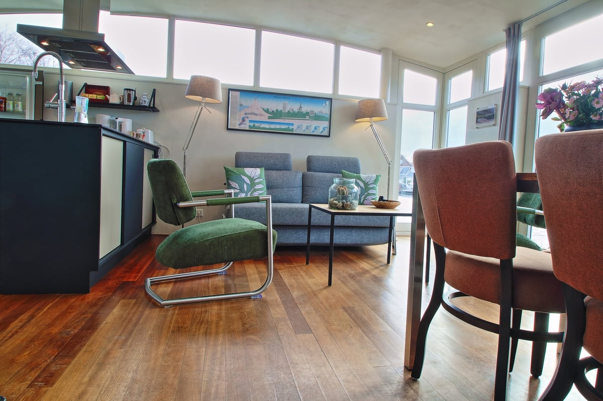 Houseboat Amsterdam: Bed & Boat apartment on houseboat. Free Parking ...