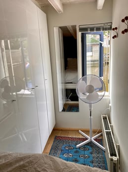 Erstes Schlafzimmer