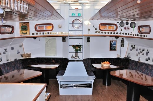 Houseboat 1037 Amsterdam photo 1