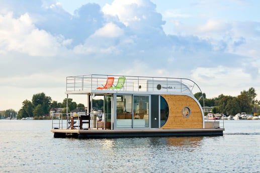 The Berlin Houseboat in all her beauty.