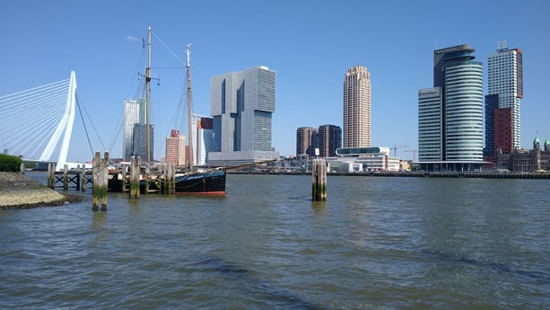 Vue vers "Manhattan aan de Maas"