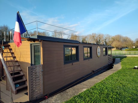 House Boat in the Harbor