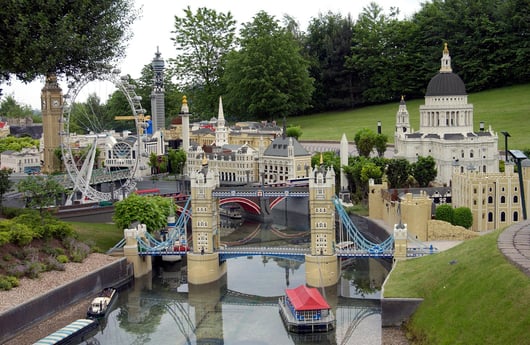 Harpie présentée dans la maquette Legoland de Londres