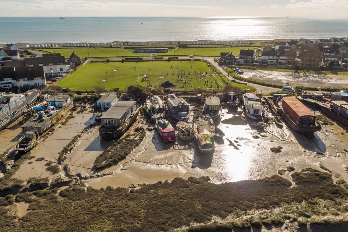 Houseboat ShorehambySea Dodge