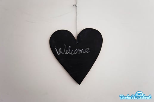 Corazón con cartel de bienvenida