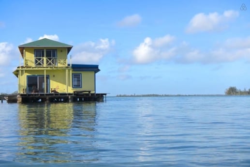 Sunset Point Houseboat is een droom die uitkomt op de Bahama's.