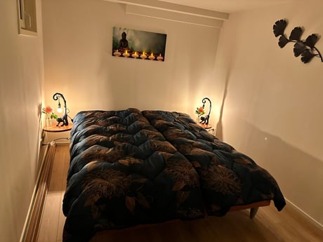 Slaapkamer 2 
2 persoons bed altijd opgemaakte bedden.