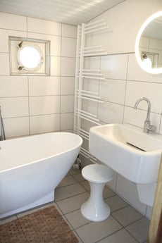 Badezimmer mit Badewanne