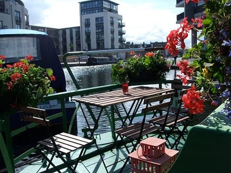 dining al fresco on deck