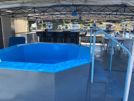 Upper Deck Plunge pool