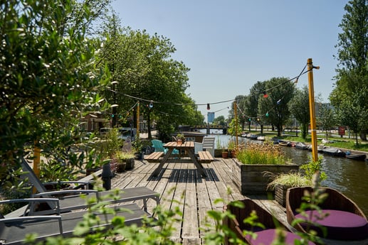 Ons dakterras van 40m2 waar bijna de hele dag zon staat!