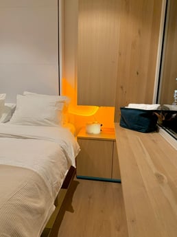 Right hand side King Bed