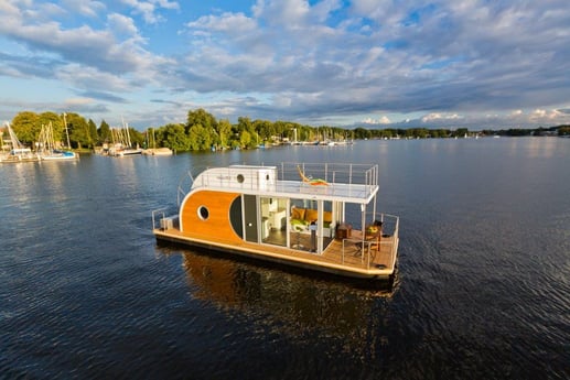 Tolles Design und Komfort vereint in diesem besonderen Hausboot.
