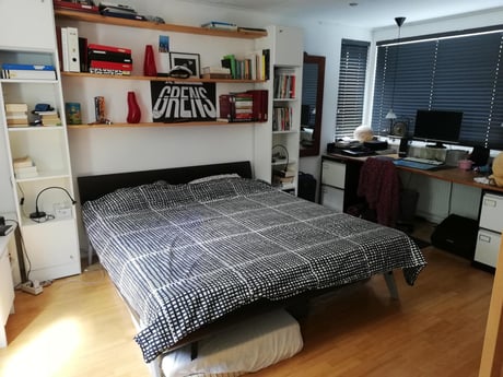 Hoofdslaapkamer beneden.