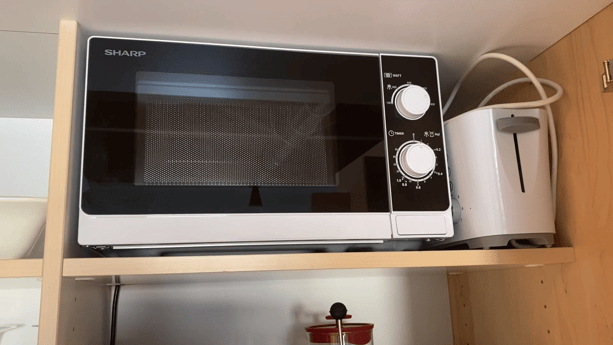 Mikrowelle und Toaster