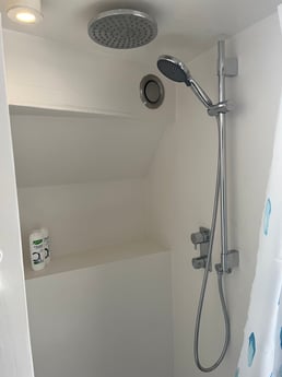 Shower with rain shower
