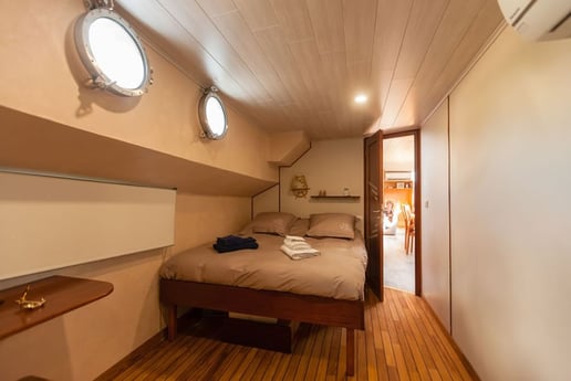 Bedroom that sleeps two persons