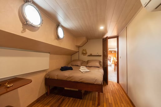 Bedroom that sleeps two persons