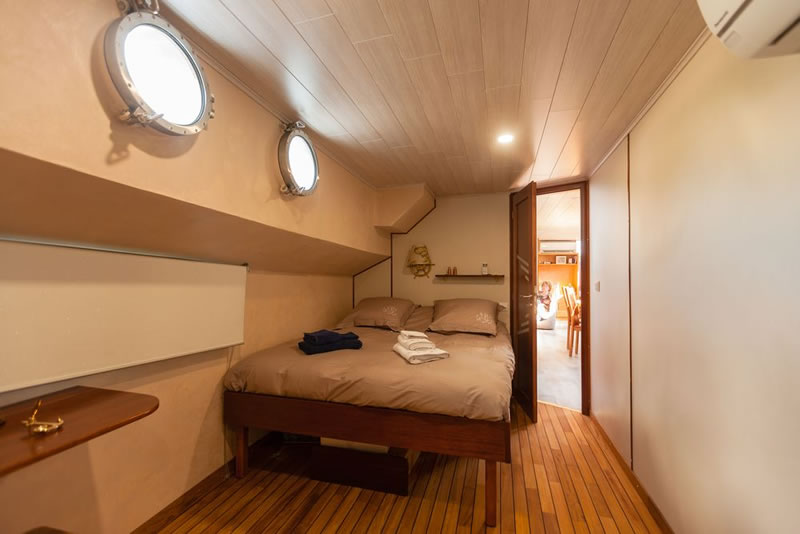 Houseboat Lyon La Semouse B&B and Rivere