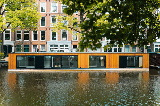 Péniche avant