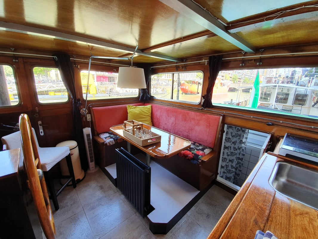 Houseboat Rotterdam Captain's Apartment