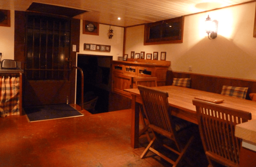 Dining space for up to 8 persons