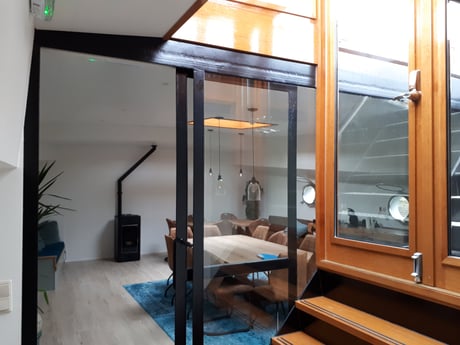 Entree met woonkamer