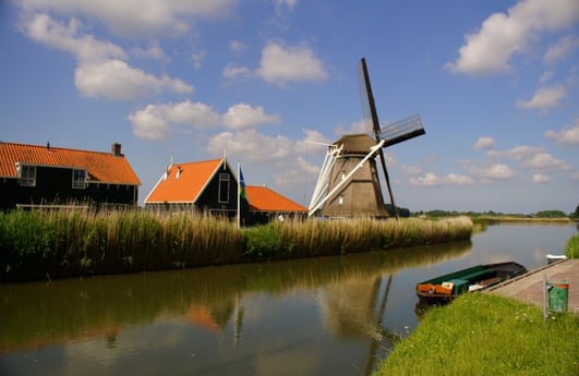 Windmühlen am Weg