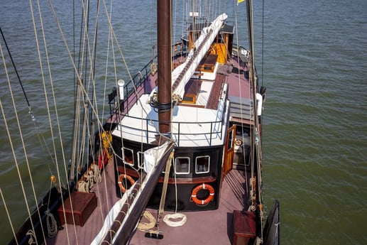 Woonboot 662 Harlingen foto 11