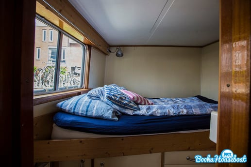 El dormitorio 1 tiene una cama doble de 140 x 200 cm.