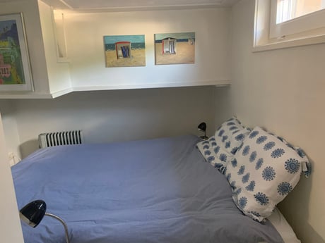 dormitorio en casa flotante