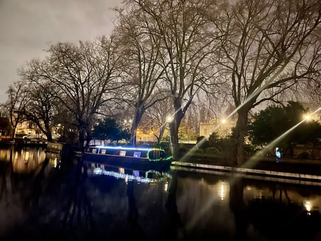 Vue nocturne depuis le bateau