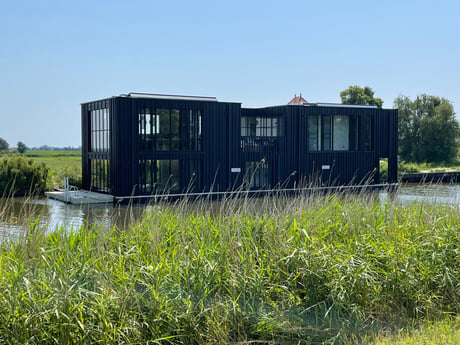 a swim / fishing deck has been added on the north side of the houseboat since 2022