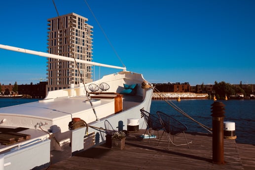 Terrasses sur pont et quai