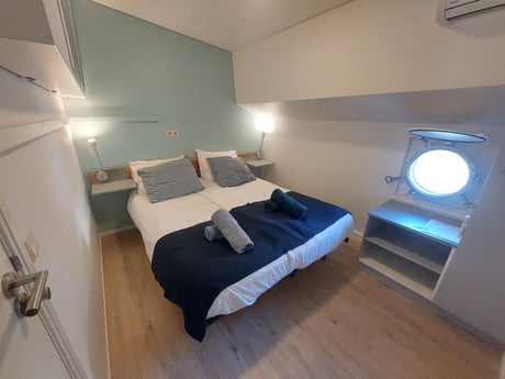 Slaapkamer met 2 persoonsbed op aanvraag