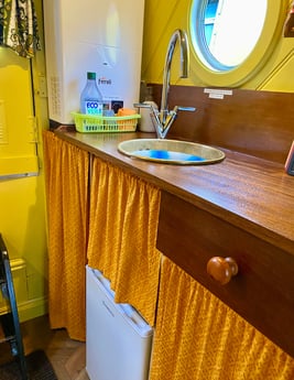 Minikoelkast en boiler voor al uw warm water