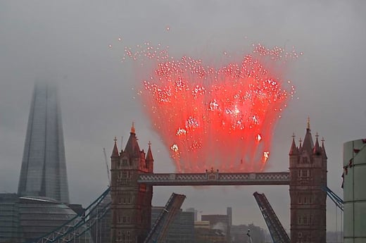 Feuerwerk auf der Tower Bridge