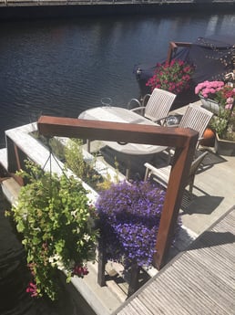 <a style="color:#00a5e4" href="https://www.bookahouseboat.com/cdn-cgi/imagedelivery/n5mYzorbrVTtlp88NNpBvw/ba1-4e68-74a6-0019e0e61801/host780" target="_blank">link</a>