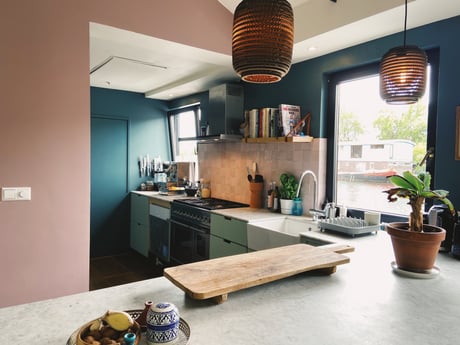 Kitchen & bar
